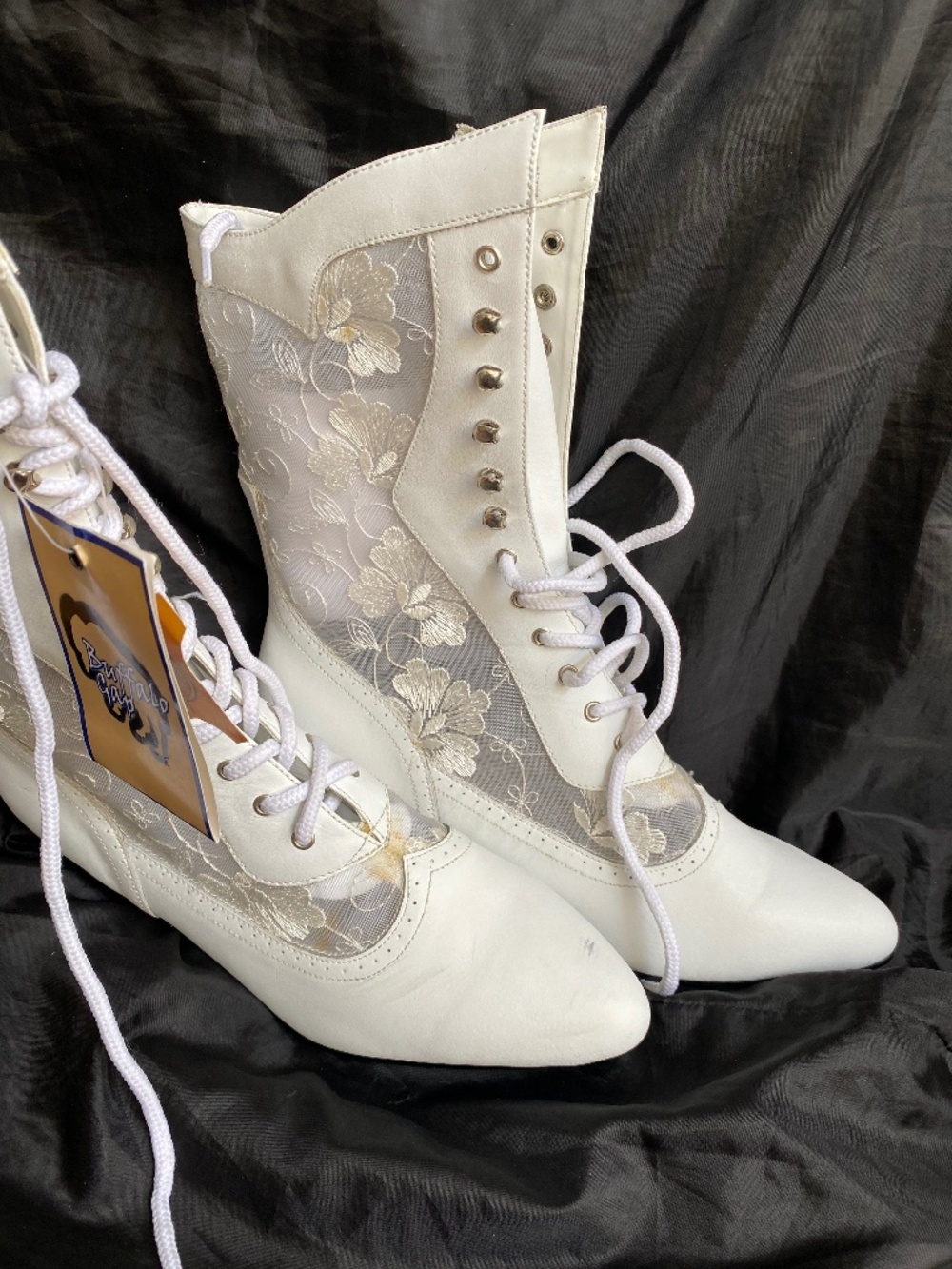 White Leather Lace Cowboy Bride Boots NWT SZ 9